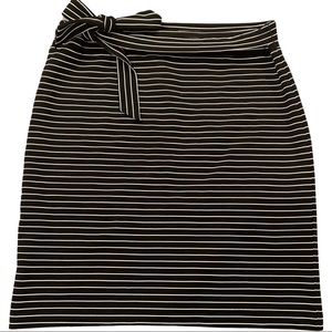 New black and white striped skirt